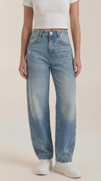 Jeans da donna a gamba larga con chiusura a bottone