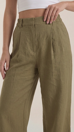 Pantaloni da donna a vita alta con pieghe frontali e gamba larga