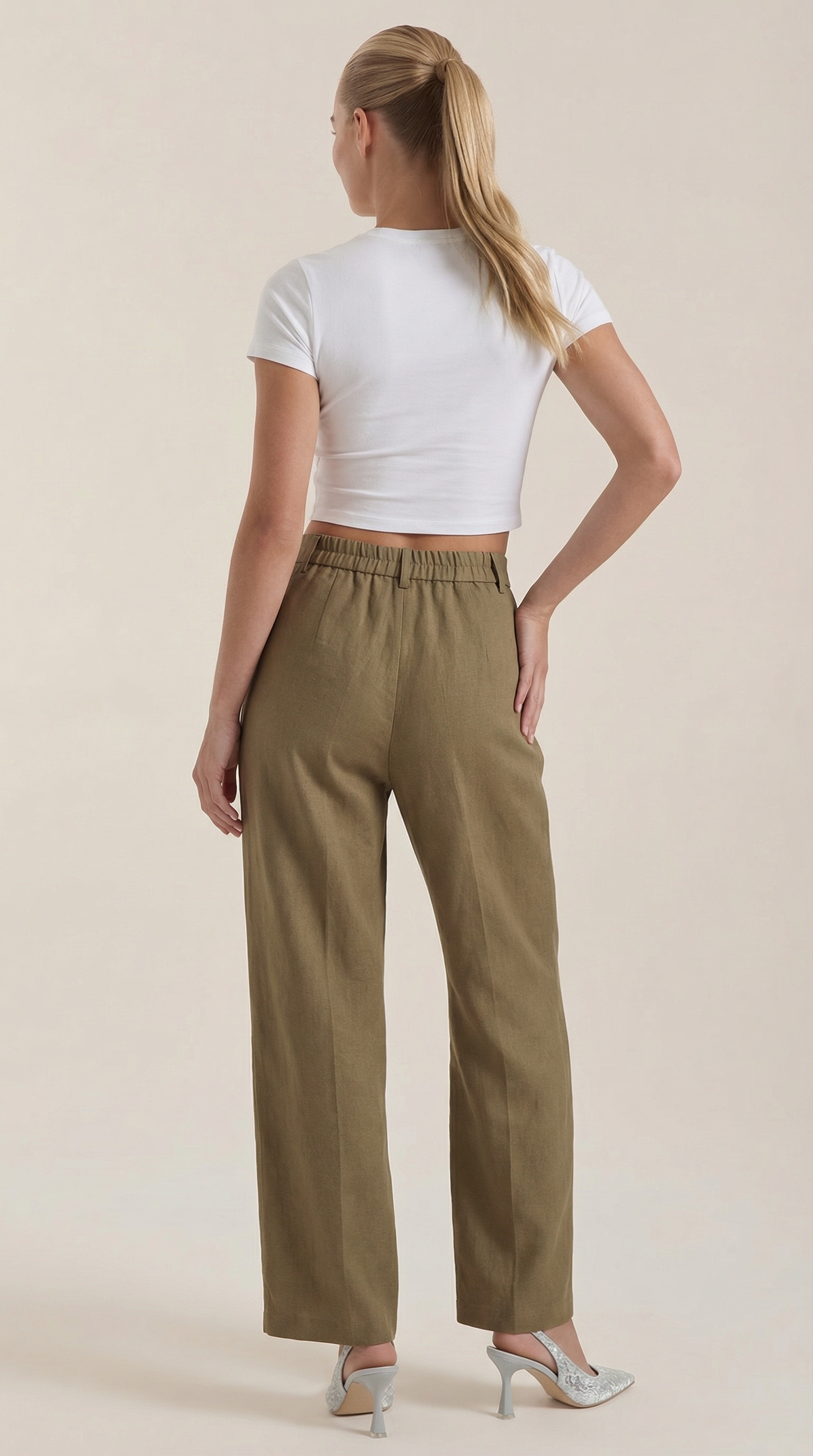 Pantaloni da donna a vita alta con pieghe frontali e gamba larga