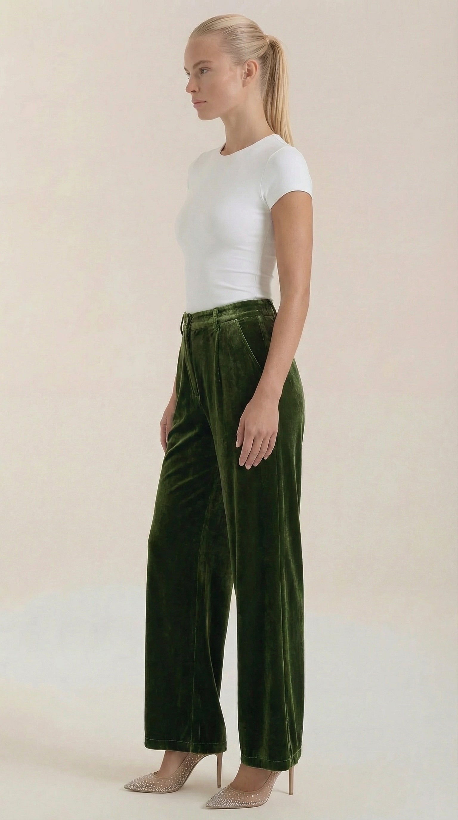 Pantaloni da donna in velluto a gamba larga con pieghe in vita