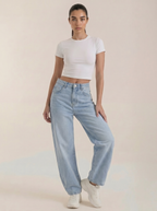 Jeans da donna a gamba larga con chiusura a bottone
