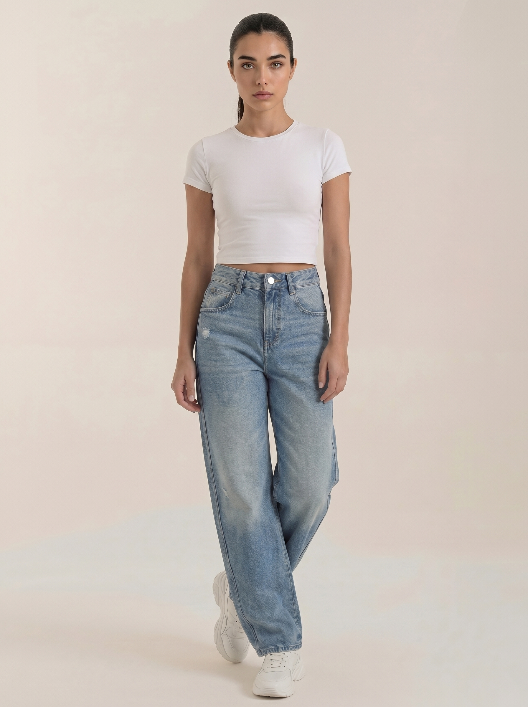 Jeans da donna a gamba larga con chiusura a bottone