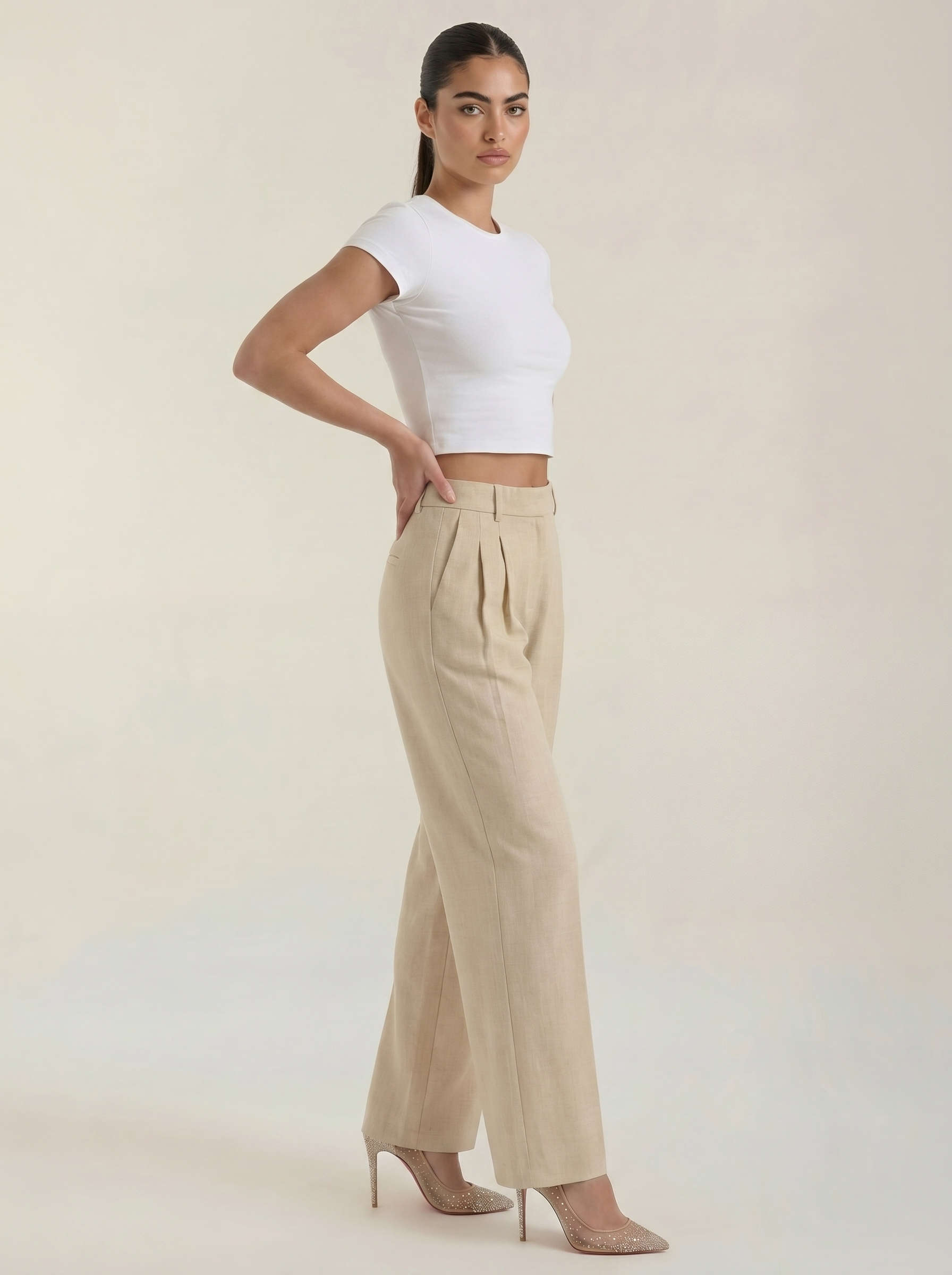 Pantaloni da donna a vita alta con pieghe frontali e gamba larga