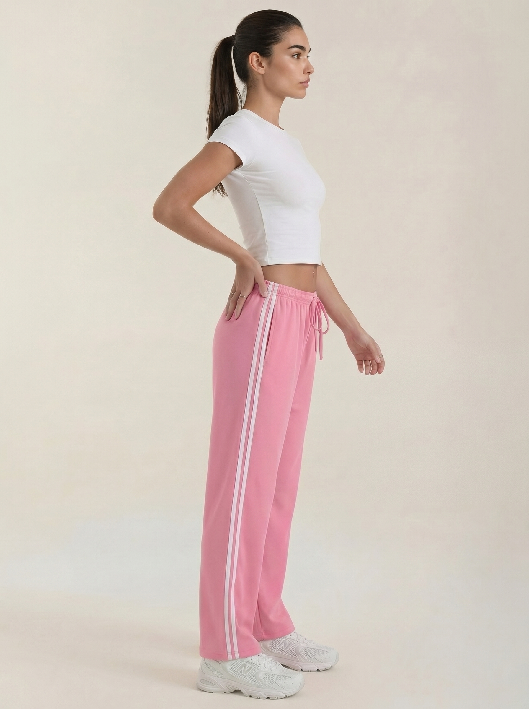 Pantaloni sportivi da donna a gamba larga con righe laterali