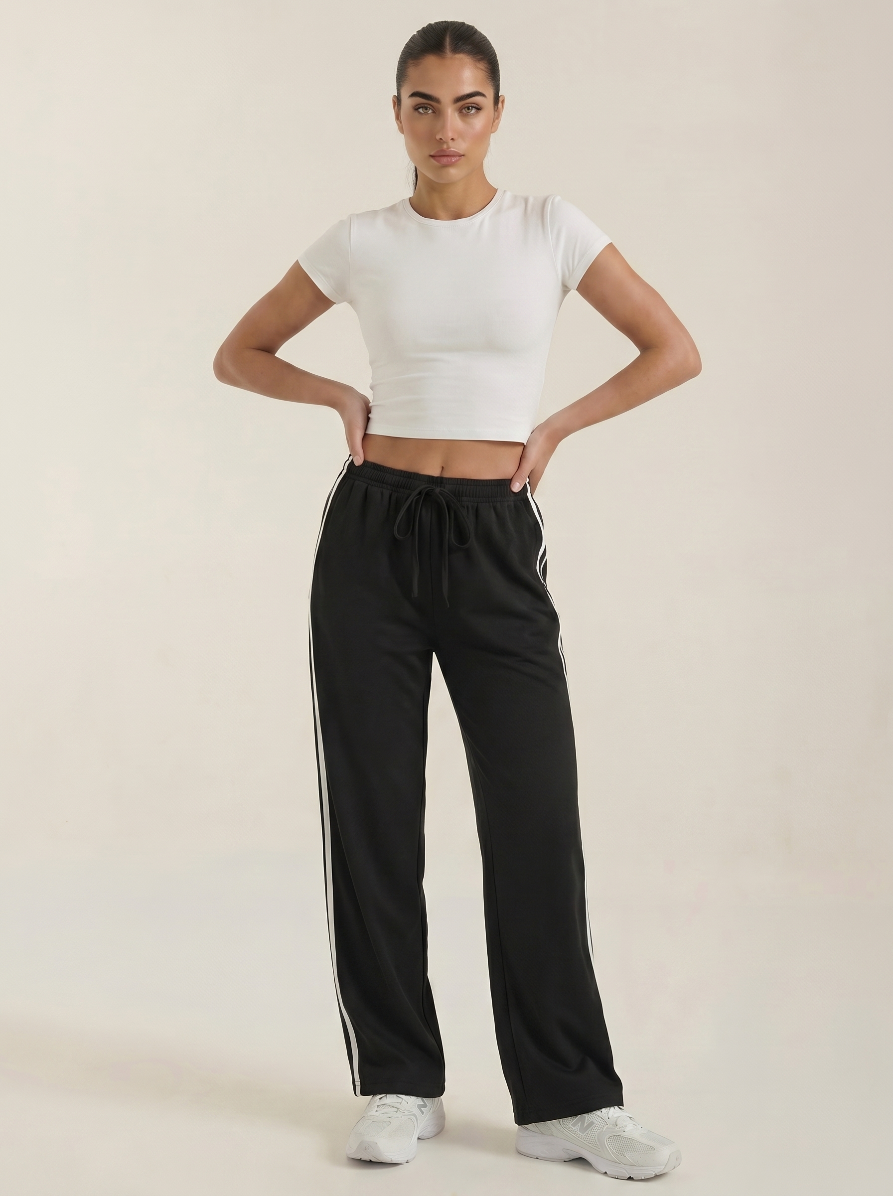 Pantaloni sportivi da donna a gamba larga con righe laterali