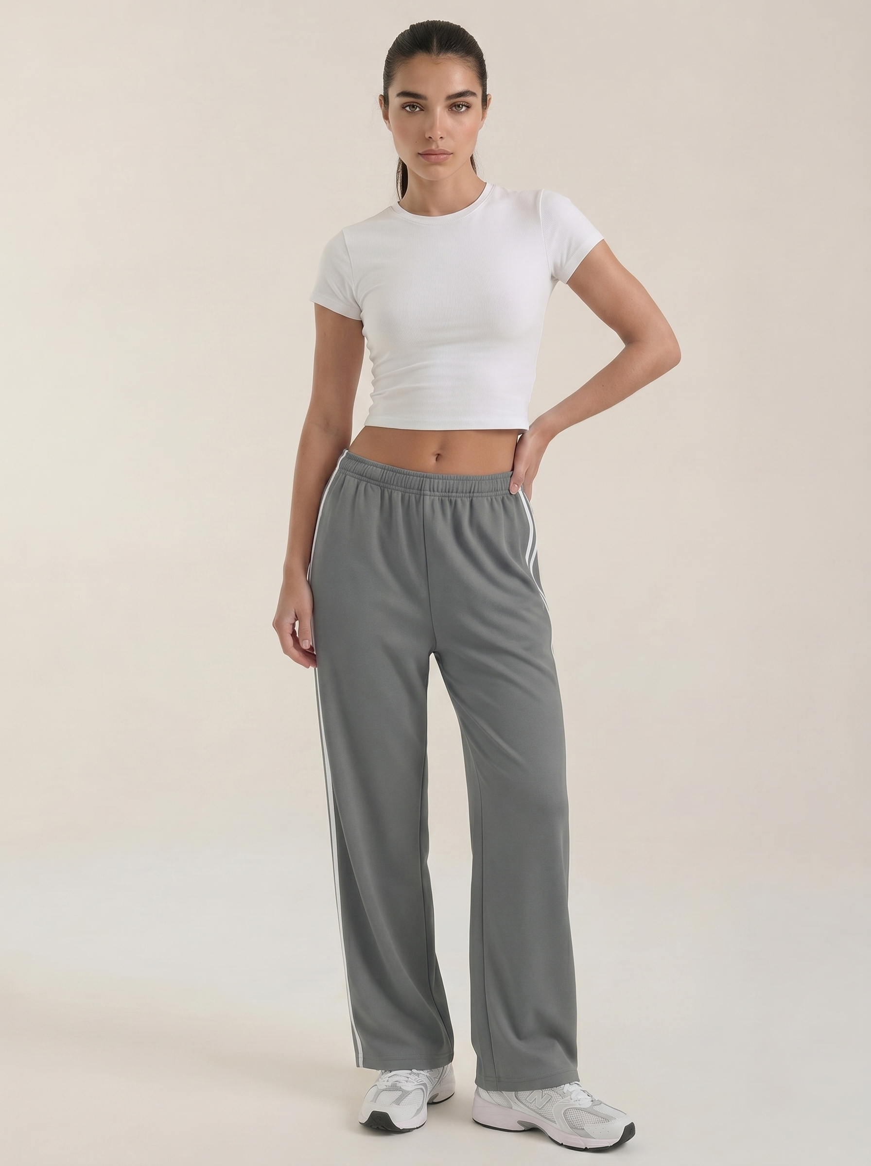 Pantaloni sportivi da donna a gamba larga con righe laterali