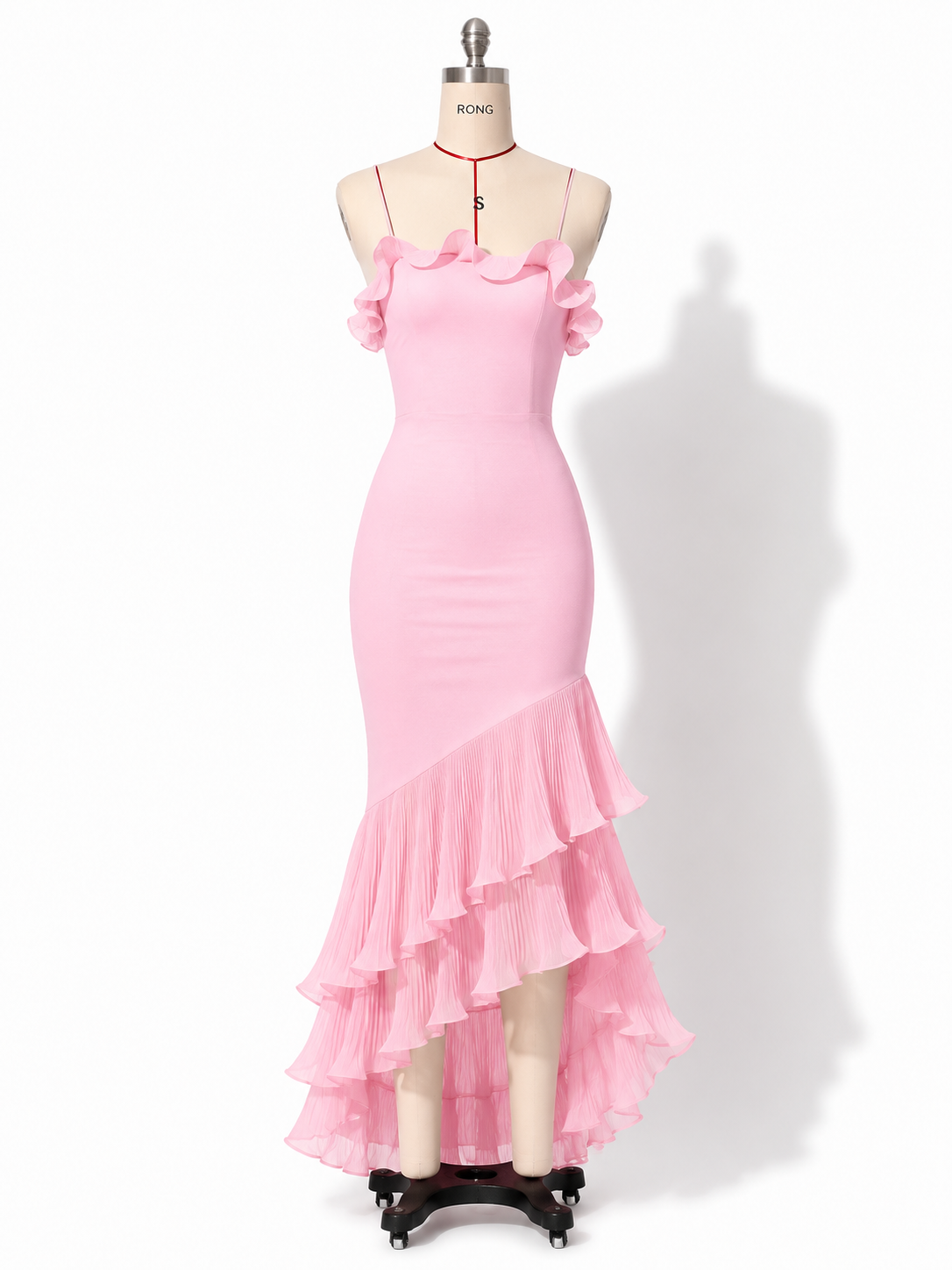 Abito lungo rosa da donna con volant e spalline sottili